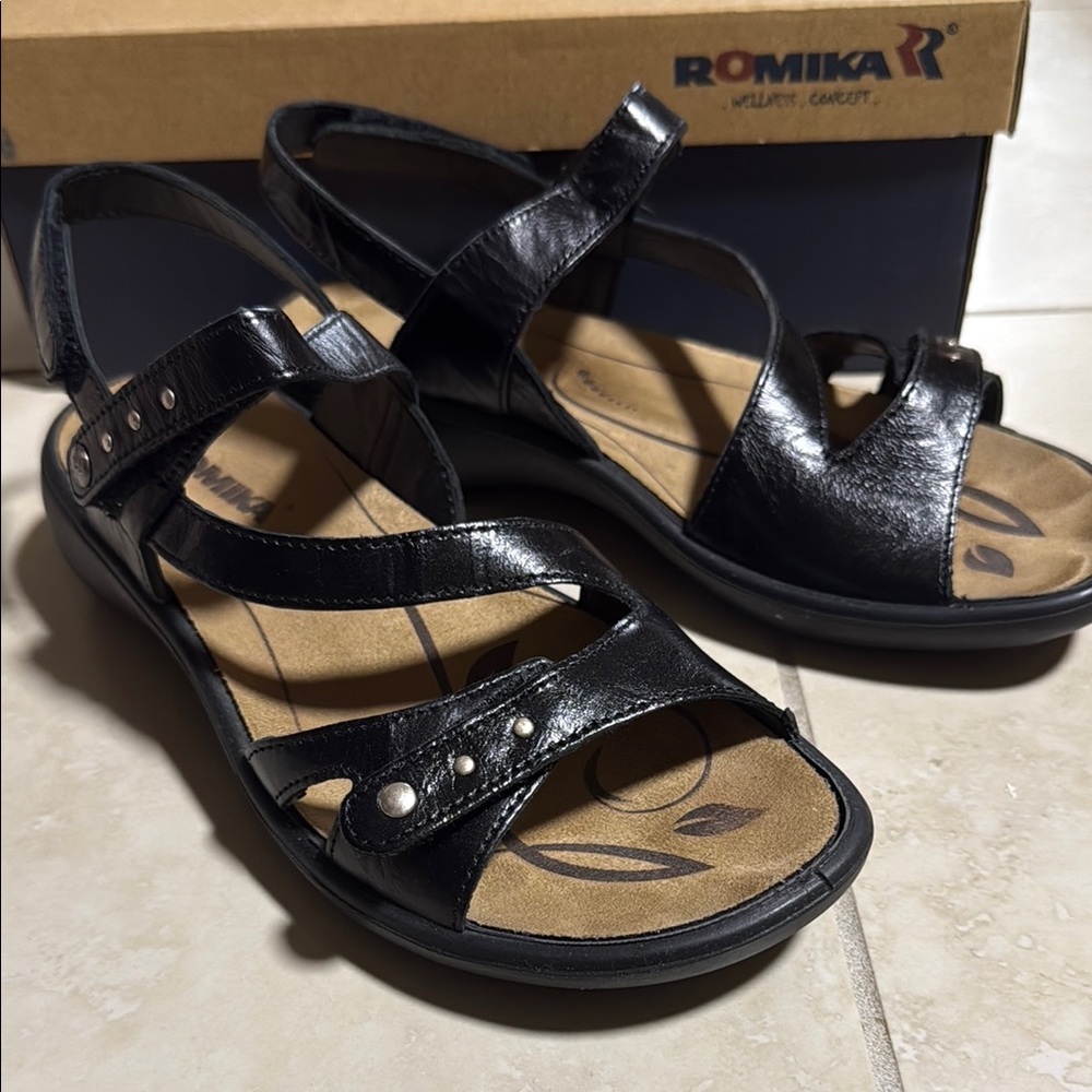 Romika Black Cross-Strap Sandals for Everyday Comfort